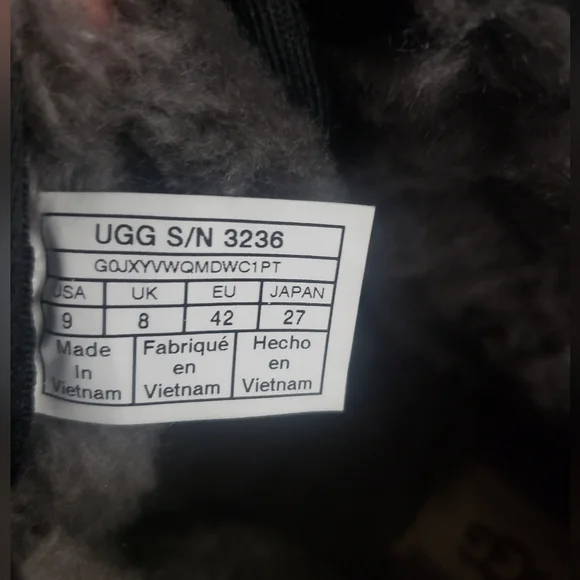 UGG - Picture 3 of 7